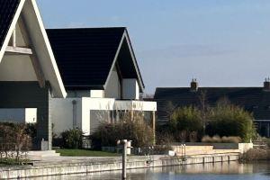 Luxus- Direkt am Wasser Cottage, Stavoren