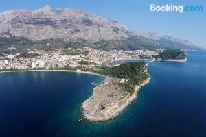 Apartments with a Parking Space - 6696, Makarska