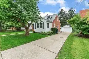 Immaculate home close to MSU, hospitals & downtown! Apartments, Lansing