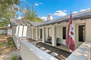The Howdy Retreat – Near Kyle Field + Game Day Bus Hotel, College Station