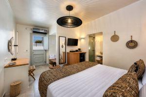 Hill Suites, Fira