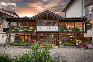 Baumgartner's Blumenhotel, Scena