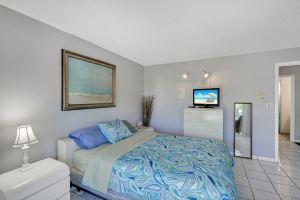 Beachfront Townhouse will Pool!, Key Largo