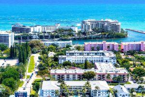 Waterfront Oasis 2BR/2BA with Pool, Gym, Balcony & Parking Apartments, Boca Raton