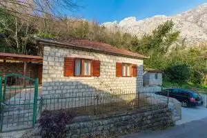 Orahovac Stone House, Orahovac