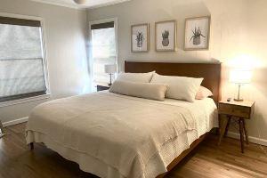 Newly Renovated Modern Home w/gas fireplace- blocks from Magnolia Castle Apartments, Waco