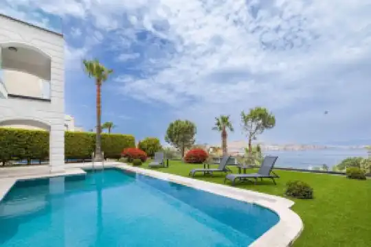 Stunning Villa with Private Pool and Luxuriest Views, Yalikavak
