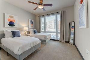 Milwaukee Beautiful Family 2Bd 2BA Downtown Apartment, Milwaukee