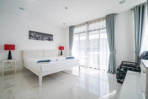 Kamala Regent C403 - High Floor 3 Bdr Apartment with Pool and Gym, Kamala