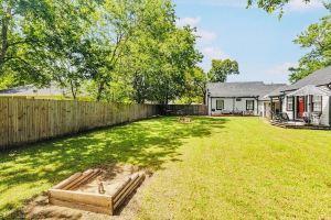 Cozy and stylish home 2 blocks from Texas A&M University Apartments, College Station