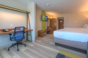 Holiday Inn Express & Suites Midtown, Tulsa