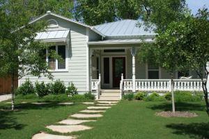 Spacious Deck and Historic Allure - Charming Vintage Escape Apartments, New Braunfels