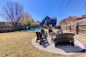 Artistic apartment with pool, 5-min to downtown, Tulsa