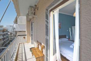 Andromaxi 2BR Apt near SNFCC, AC, WiFi Apartments, Piraeus