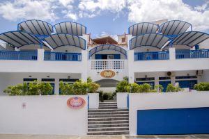 Erato Apartments, Batsi