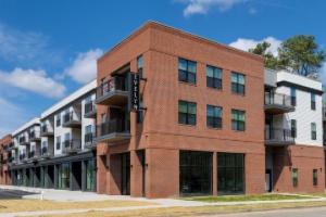 Evelyn 101 - Dramatic 16ft ceilings in this spacious 1 BR in serene Forest Hill Apartments, Richmond