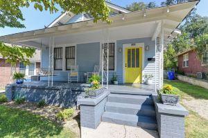 Walk or bike to Noma or Main Street district from this fun & peaceful retreat. Hotel