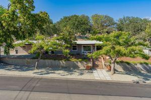 Winemakers Home🍷 Mid-Century Modern😎Pool⛱Walk to Downtown Paso! Apartments, Paso Robles