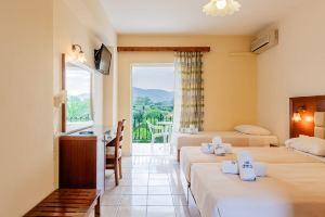 La Famille Merkati - Maison Antonis Hotel, Zakynthos Town