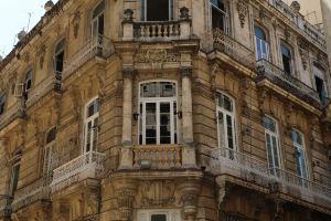 Apartment in Old with free wifi, 2 twins beds and work area, Havana