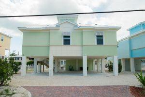 4 Bedroom 3 Full Bath Home on Canal in w/Private 35 foot dock, Marathon