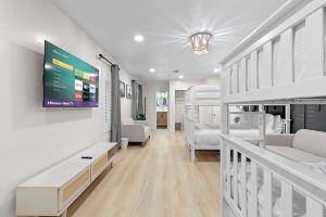 Magical Villa - 10 BEDS near Disneyland and SoCal Gems, Anaheim