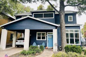 Exquisite Home PLUS Detached Guesthouse Steps to SOCO - Perfect for a Group, Austin