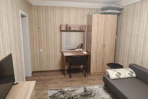 Apartment in. 10 min metro