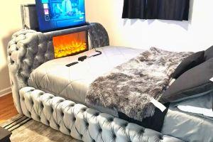 Charming 2-bedroom 1 bath apartment , WiFi in delightful downtown, Memphis