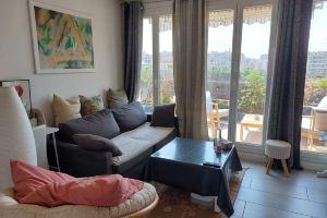 Beautiful, quiet, bright artist's apartment. South-facing terrace, air conditioning., Marseille