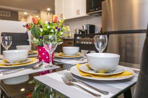 Luxury 2Br with King Bed - Steps from Byward Market! Apartments, Gatineau