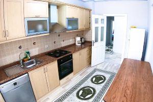 Three Bedrooms Across the Beaches, Lara
