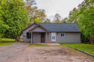 Updated ranch w/private yard and lots of parking! Hotel, Ann Arbor