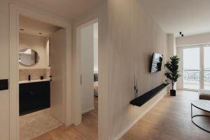 Delightful 1-Bedroom Holiday Apartment with Balcony All Yours, Thessaloniki
