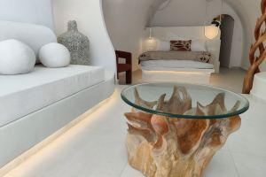 The Magic Luxury Cave Suites, Messaria
