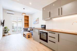 Modern 2-Bedroom Gem Close to Metro, Piraeus