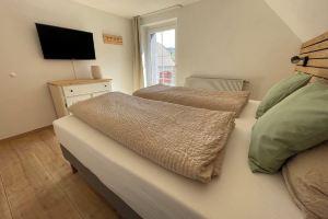 Raft home | forest view | child and pet friendly! Apartments, Baiersbronn