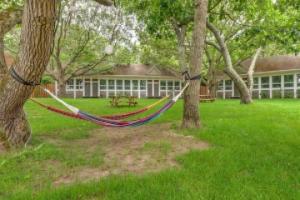 Ruschmeyers #3 - Queen Hotel, Montauk