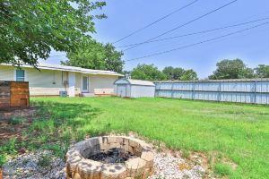 Near Hsu, Acu & Hendrick ~ Clean ~ Charming Cottage ~ New Discounts ~ Dogs, Abilene