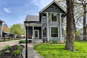 Charming Historic Home with Modern Comforts ~Near Drake and Downtown!! Apartments, Des Moines