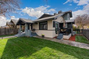 Modern 2-Bedroom House in Tower District Fully Fenced with Outside Sitting Area, Fresno