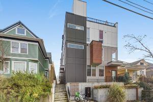 Rooftop Patio and High-End Kitchen Amenities - Charming Urban Oasis Hotel, Seattle