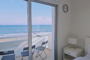 68 LCA - Stay Beach Wave Apartment, Larnaka