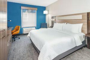Holiday Inn Express & Suites - NORMAL by IHG, Bloomington