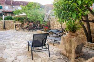 Lemon Tree Hotel, Postira