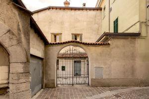 Charming Joivy Flat Next to Duomo di Apartments, Como