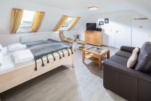Stork's nest, downtown, central location, WiFi, very quiet Hotel, Norderney
