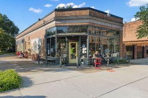 Motown in the Village: A Charming home in the heart of Detroit, Windsor