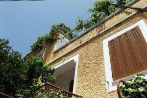 Dolphin Hostel, Sarande