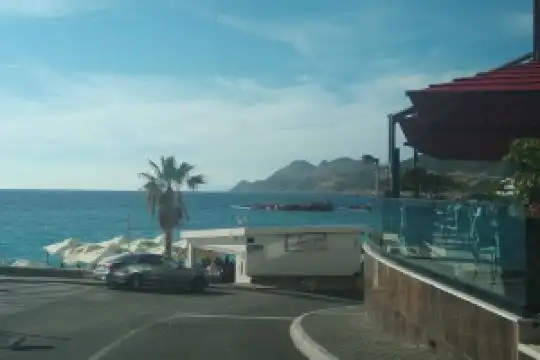 Cozy family villa with a courtyard and barbecue area, Dobra-Voda